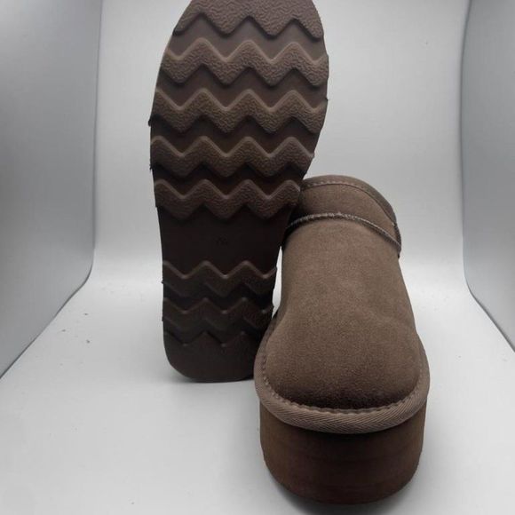 CUSHIONAIRE Women's Cozy Genuine Suede Mule Platform TAUPE 7W - Picture 6 of 6